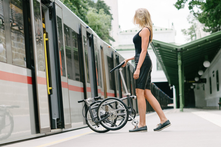 VELLO Bike+ GEARS će biti vaš verni saputnik, pružajući vam udobnost, stil i izuzetnu praktičnost